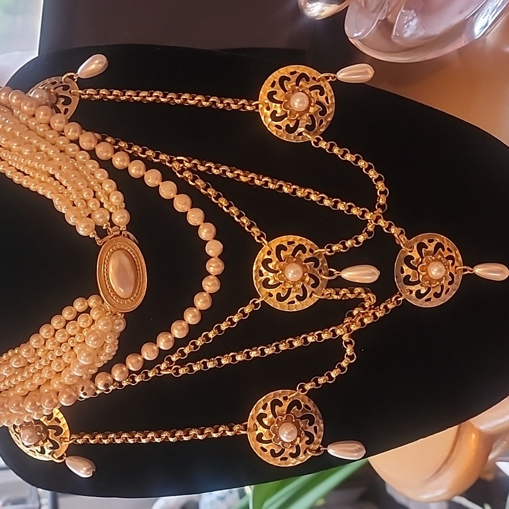 Vintage Florenza Gold Tone and Faux Pearl Necklace